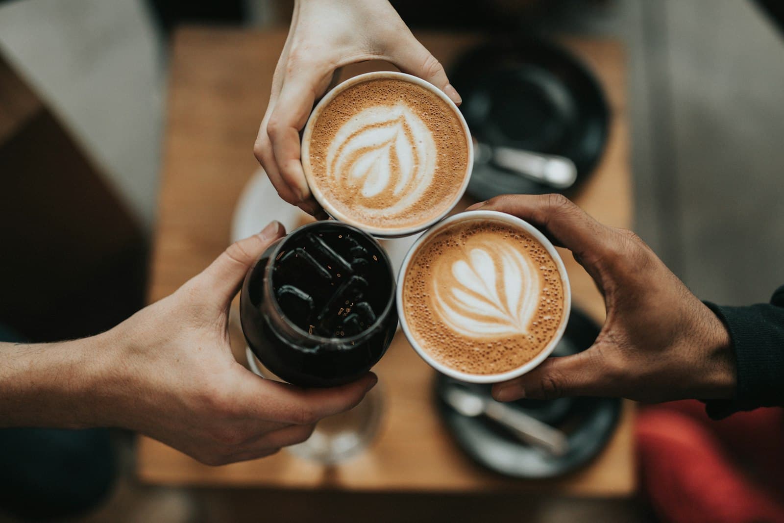 Café au comptoir — photographie d’atmosphère