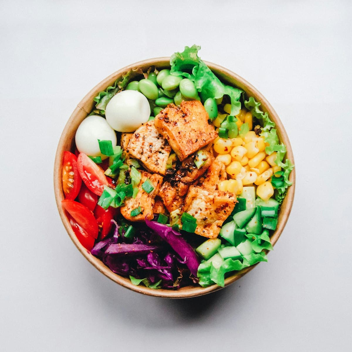 Assiette de saison — photographie d’atmosphère